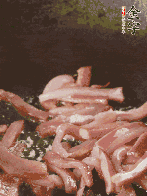 再放豌豆苗翻炒均勻。