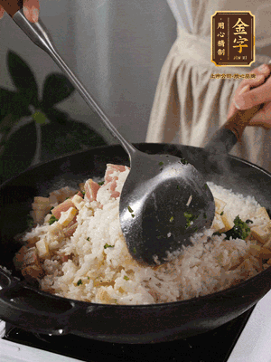 米飯煮熟后，拌入薺菜