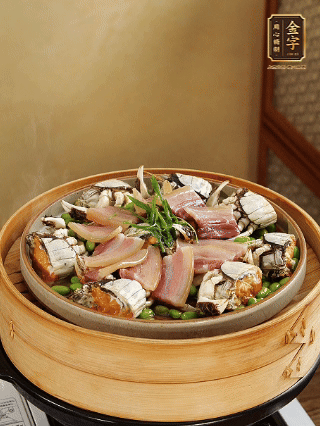 上鍋蒸15分鐘后，放蔥絲，潑熱油