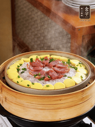 最后蔥花點(diǎn)綴。